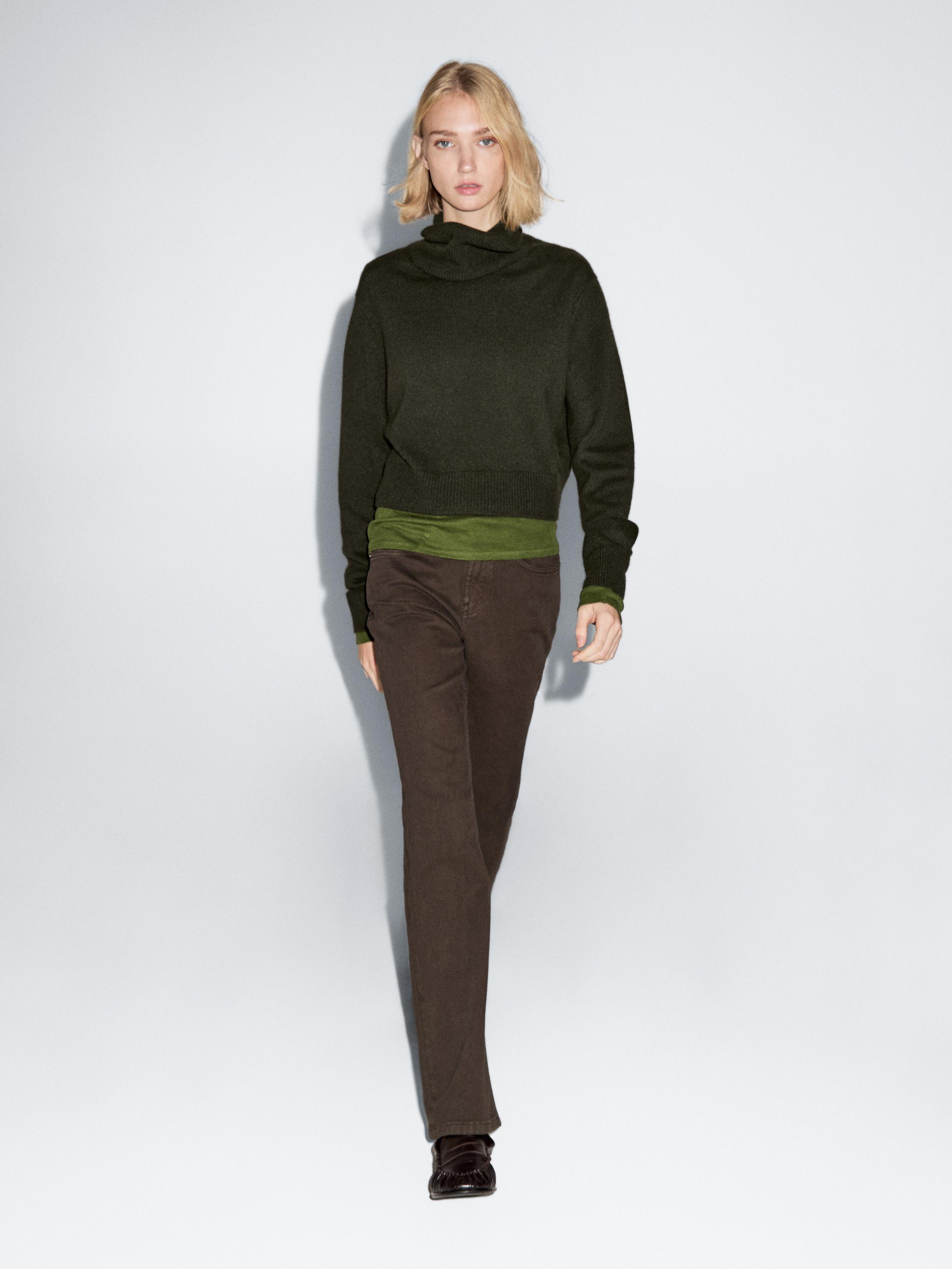 100% cashmere short knit sweater